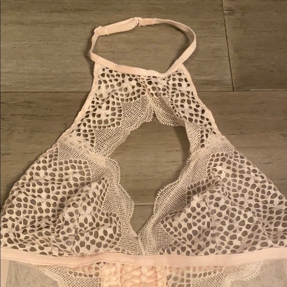VS High Neck Bralette​ - Picture 5 of 11